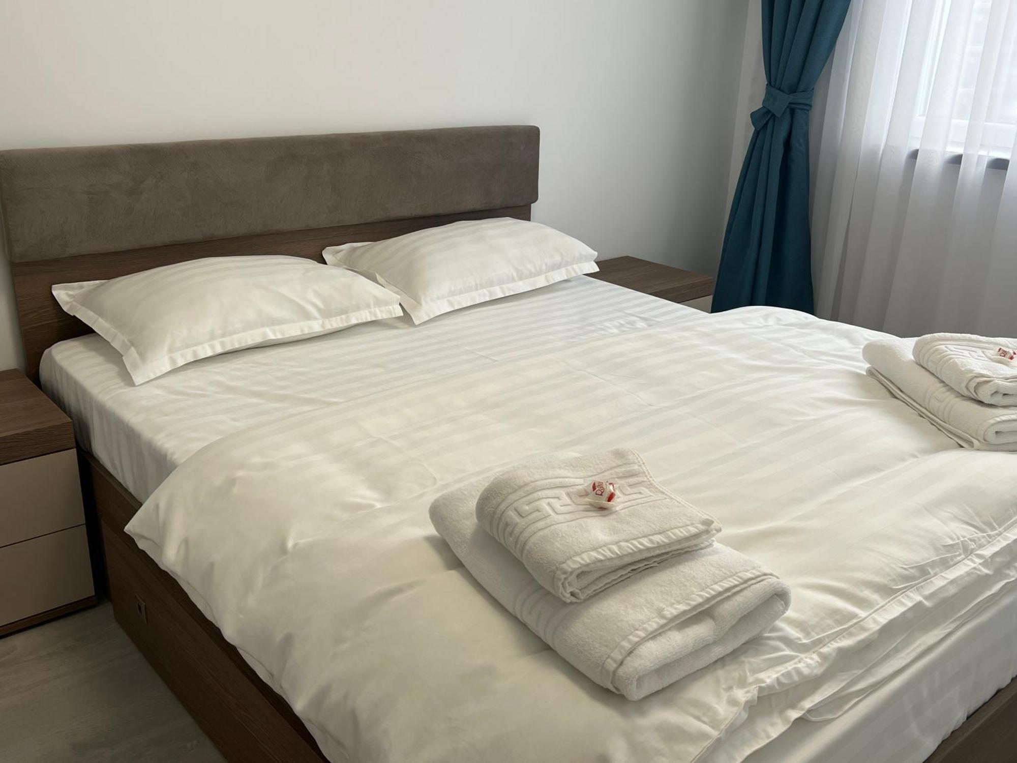 Royal Blue Property Oradea Ngoại thất bức ảnh
